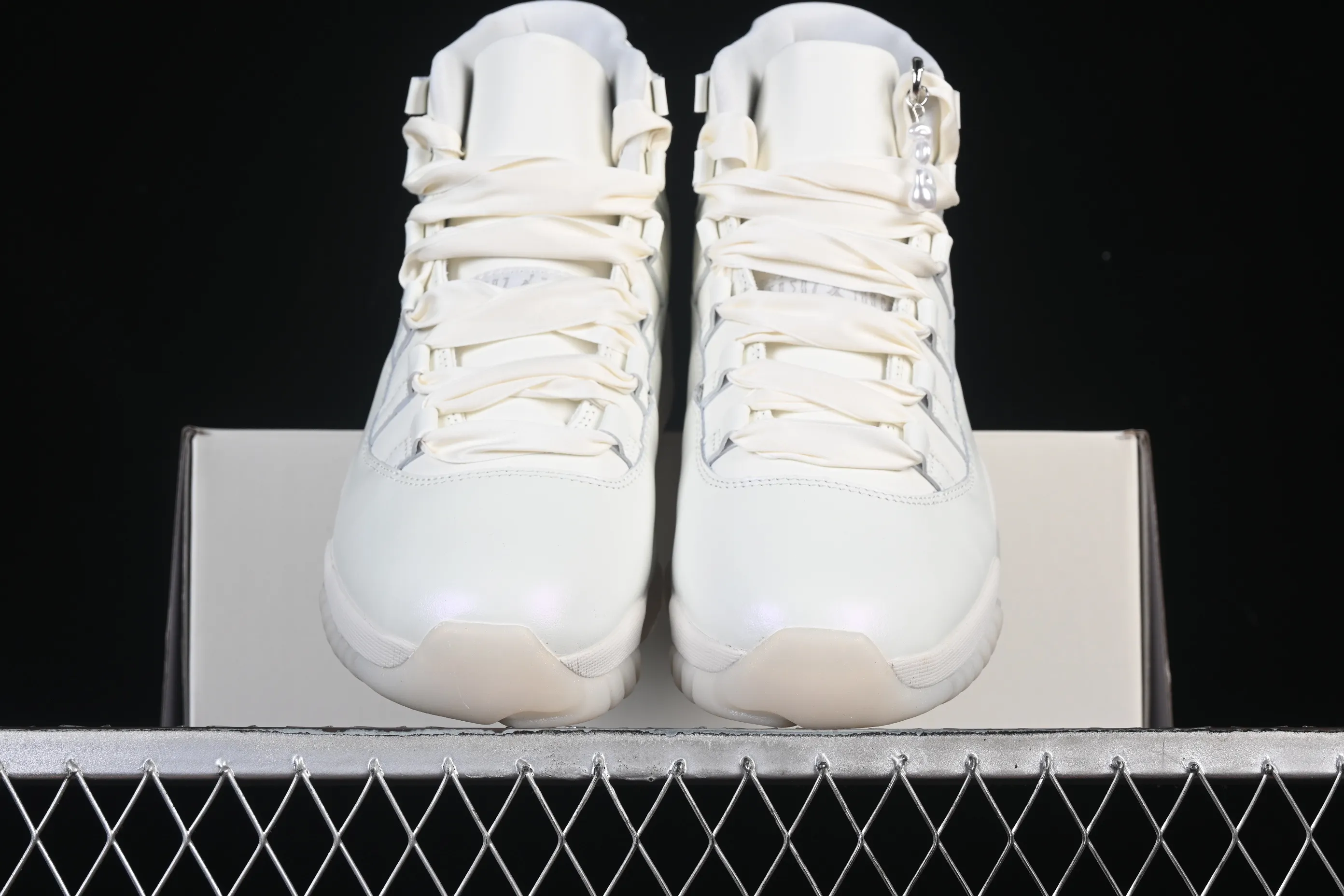 All categories Air Jordan Jordan series basketball shoes Air Jordan 11 Air Jordan 11 Retro "Pearl" AJ11 Joe 11 Pearl White AR0715-110